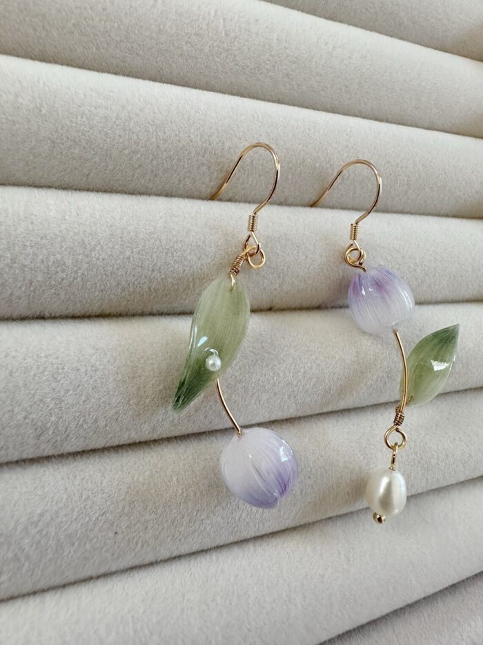 Handmade Resin Tulip Pearl Earrings - Image 4