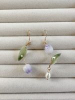 Handmade Resin Tulip Pearl Earrings - Image 5