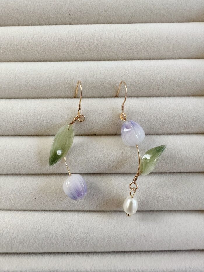 Handmade Resin Tulip Pearl Earrings - Image 5