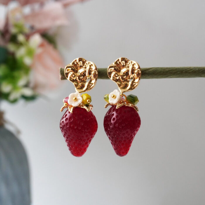 Baroque Strawberry Drop Earrings:Resin Vintage Fruit Jewelry - Image 4